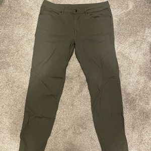 Lululemon Men’s ABC Pant (Tech Canvas Forest Grn)